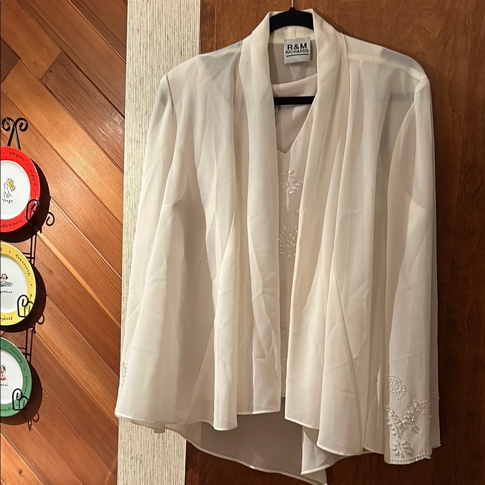 Beautiful beaded blouse set - size 14 - R & M Richard’s